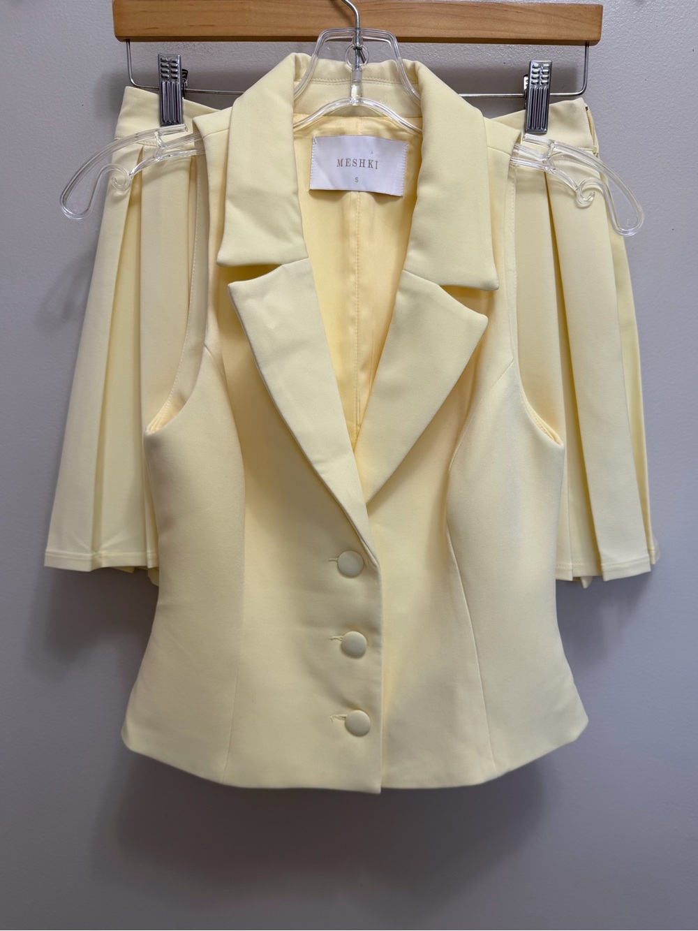 Meshki Mura Set 2 pc Vest and Pleated Skirt Yellow Size Small - Picture 3 of 13